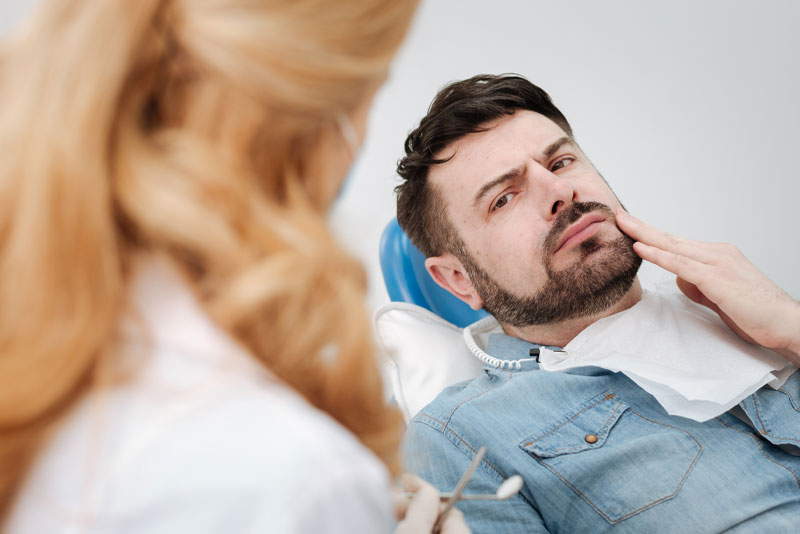 dental-patient-with-tooth-pain